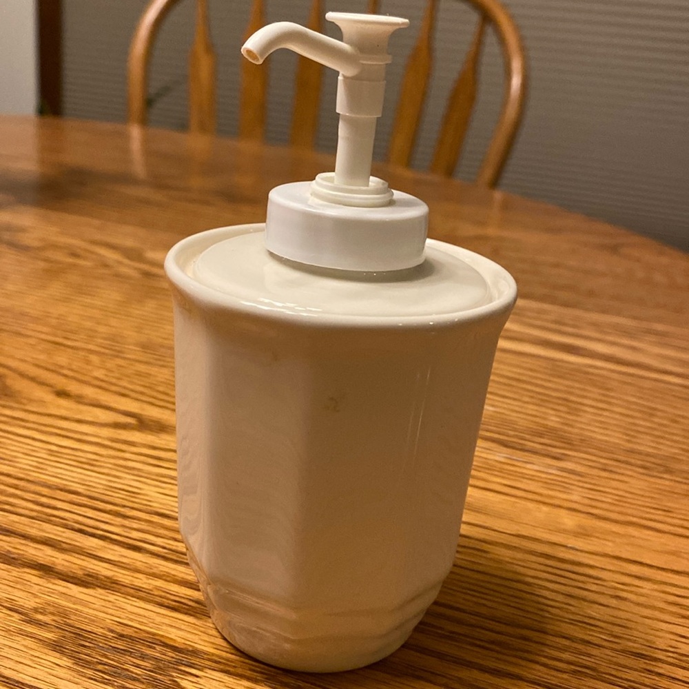 Pfaltzgraff Heritage soap and/or lotion bottle -used